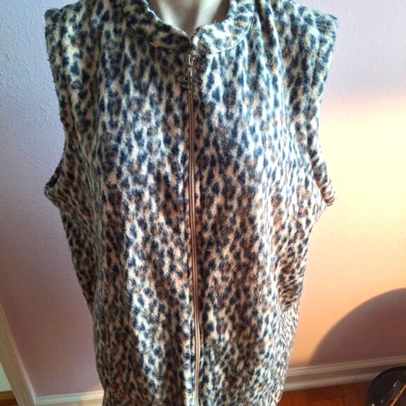 Tudor Court animal print vest - Picture 16 of 16